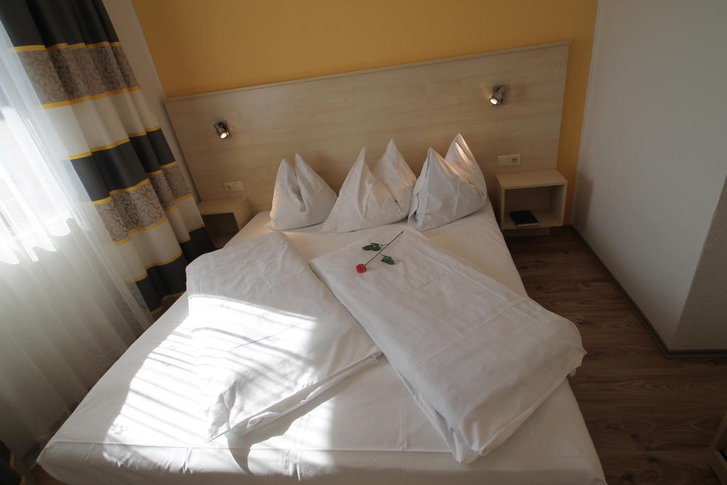 Seepension Neubacher Kg Nussdorf am Attersee Room photo